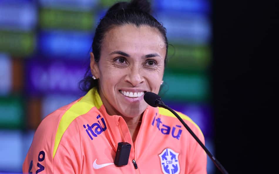 Marta fala sobre educação financeira e alerta atletas para planejamento do futuro