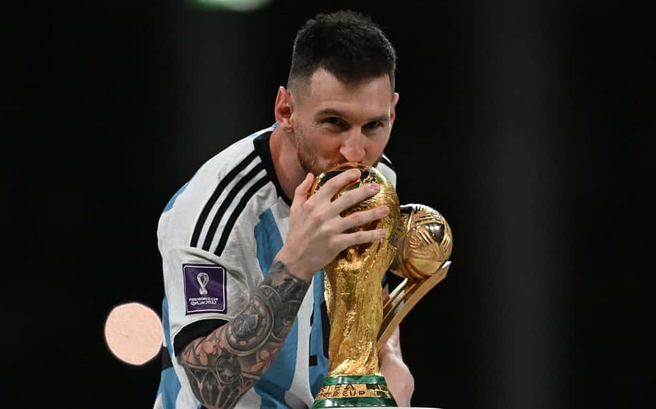 Messi se apresenta para a Copa do Mundo; veja instalações da Argentina