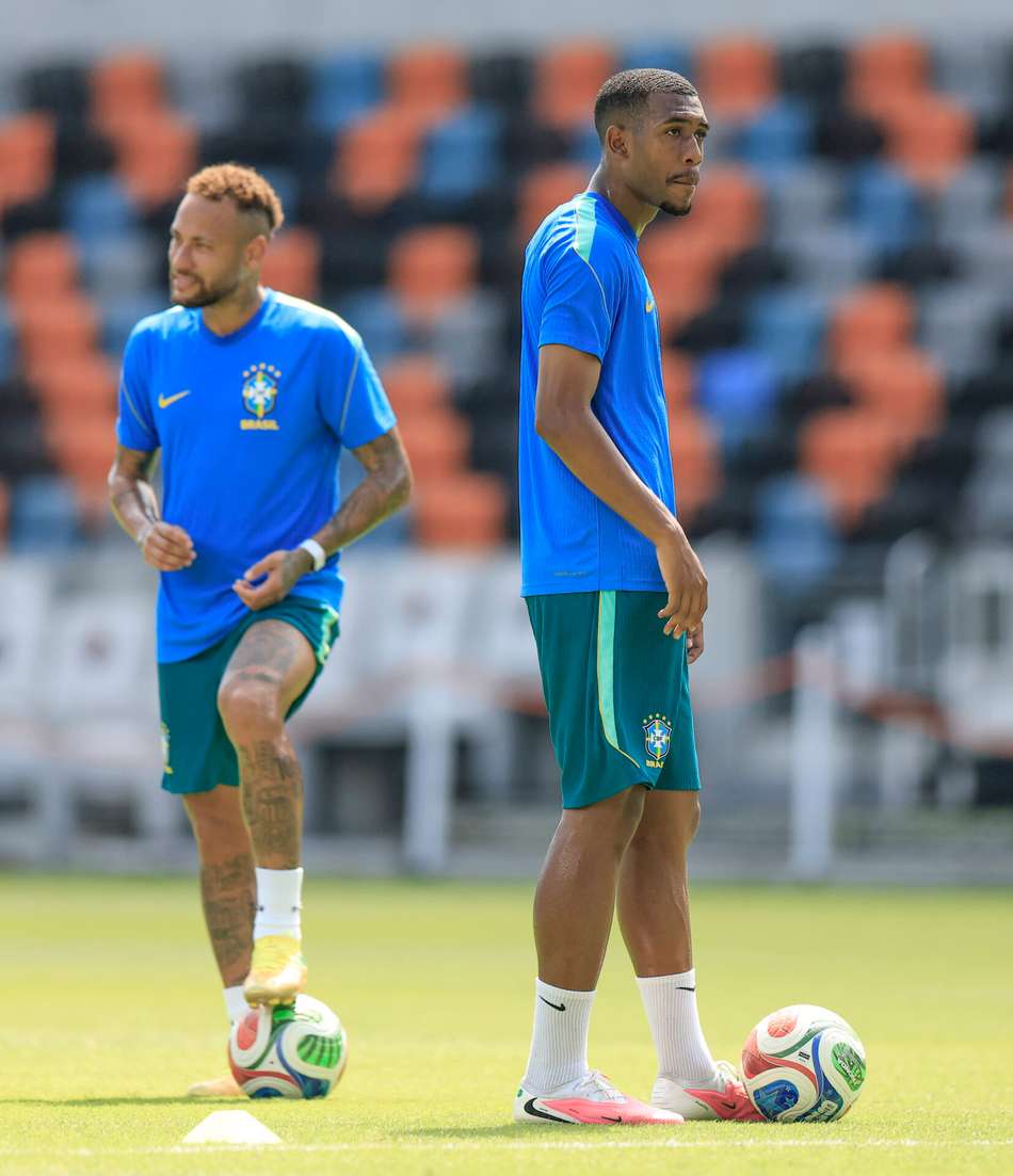 Neymar e Rayan durante treino da Seleção em Houston