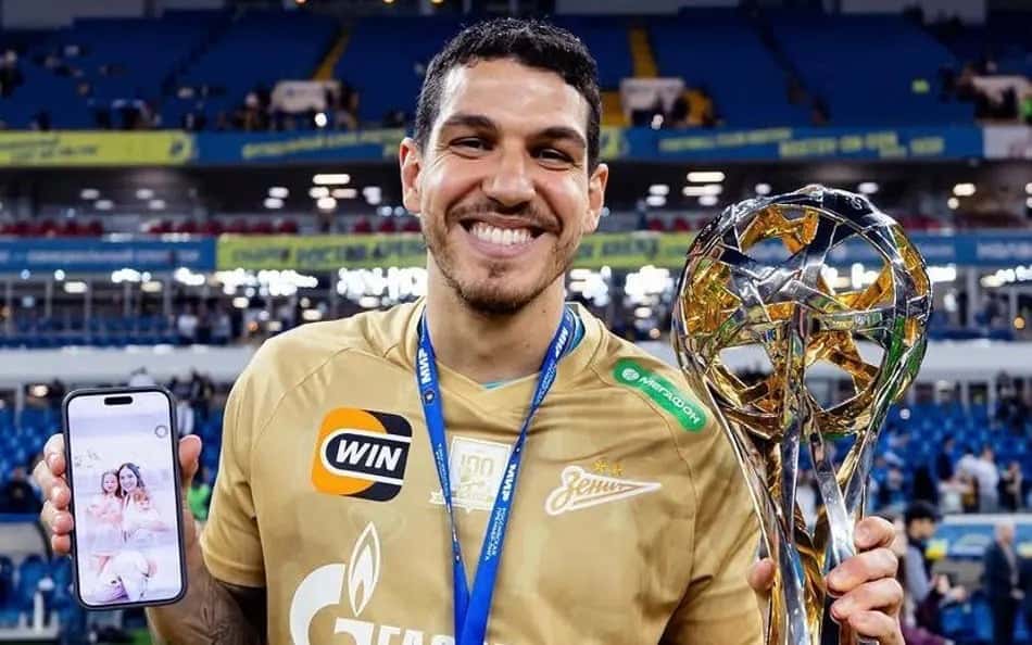 Presidente do Fluminense atualiza negociação com Nino