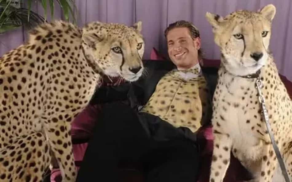 Tim Wiese durante ensaio fotográfico com animais selvagens