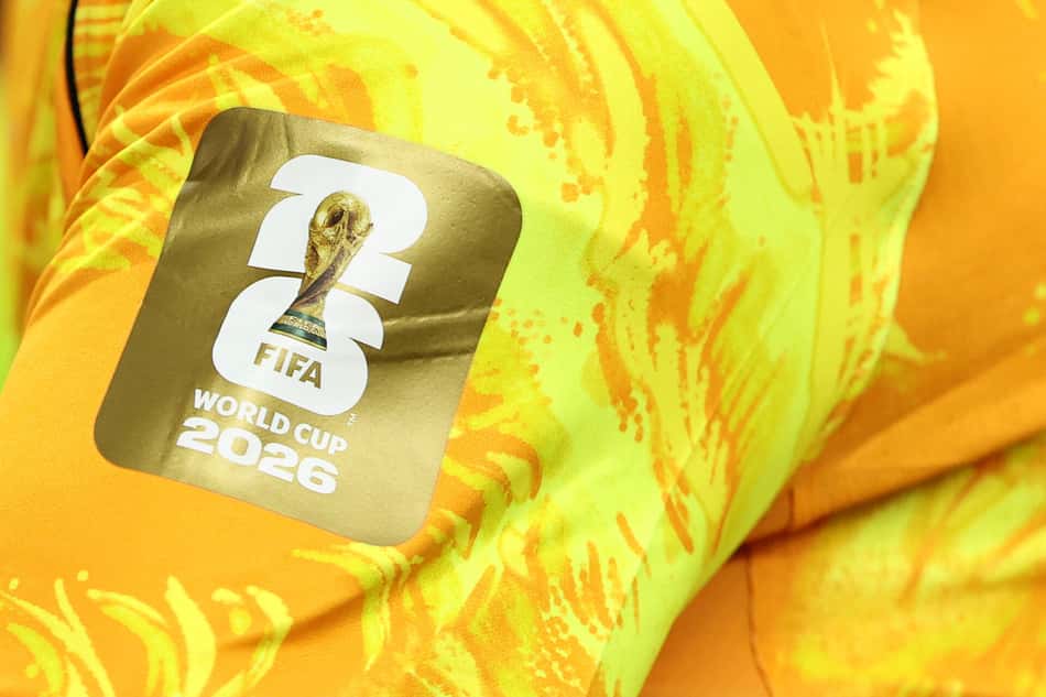 Camisa amarela de goleiro da Inglaterra na Copa com patch dourado