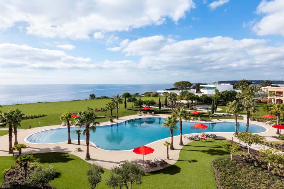 Piscina do resort em que o Flamengo está hospedado em Portugal