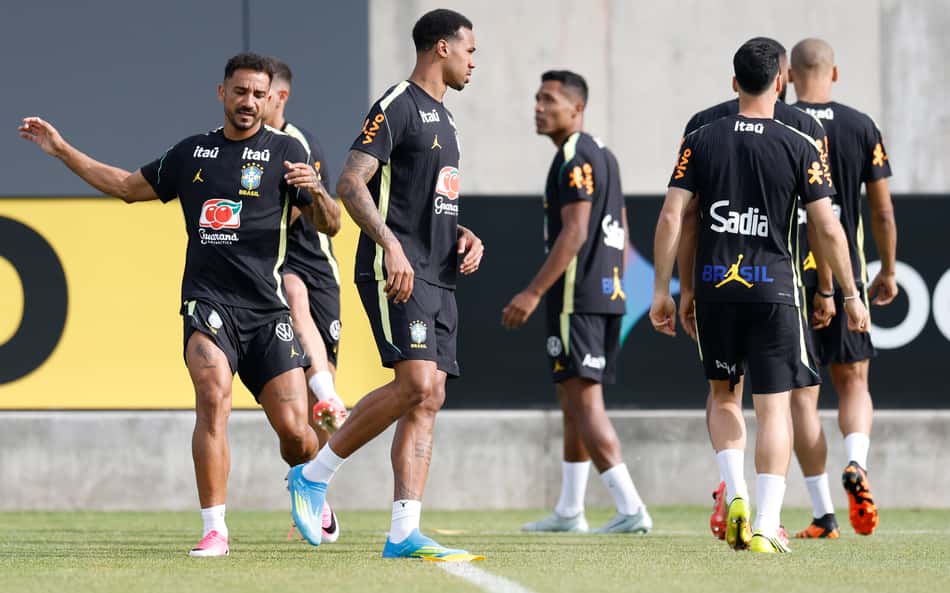 Ancelotti esboça time e indica retorno da zaga titular da Seleção; veja provável escalação