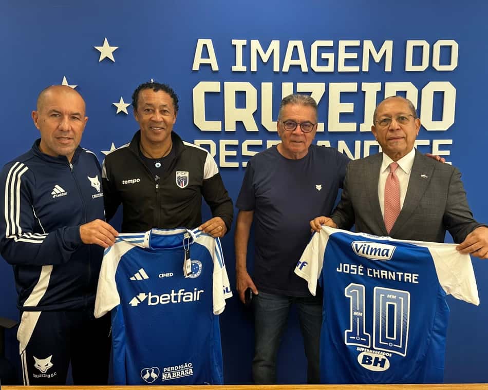 Bubista, técnico de Cabo Verde, e Jardim, do Flamengo, na Toca da Raposa (Foto: Divulgação)