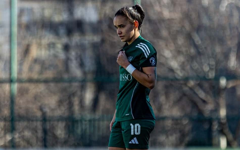 Brasileira na Geórgia, Thaisa quase desistiu do futebol e agora disputará a Champions