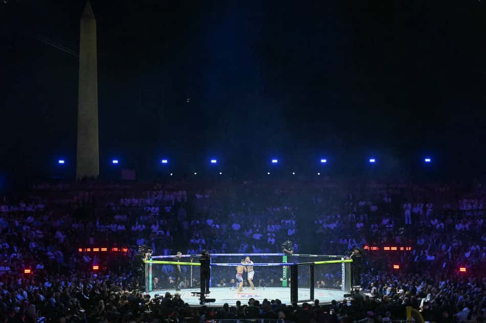 Justin Gaethje vence Ilia Topuria no UFC Casa Branca (Foto: SAUL LOEB / POOL / AFP)