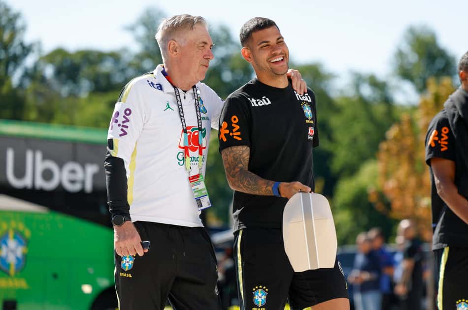Ancelotti e Bruno Guimarães caminham no CT do Brasil nos EUA