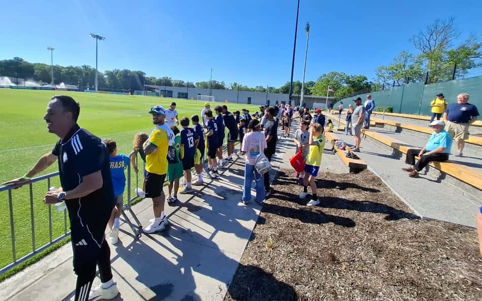 Seleção abre treino e fortalece laços com comunidade local nos EUA