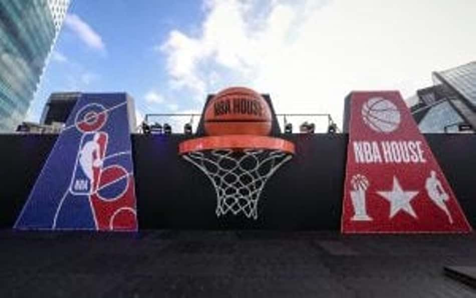 Com foco em experiência e homenagem a Oscar, NBA House inicia ações para as finais