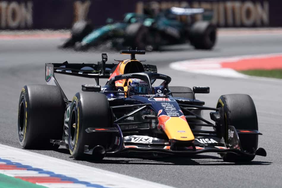 Max Verstappen durante treinos no Circuito da Catalunha