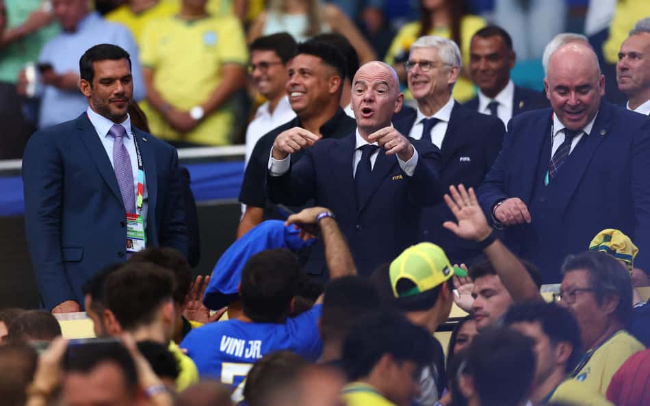 Samir Xaud, Ronaldo, Gianni Infantino e Arsené Wenger durante Brasil x Escócia, em Miami, nos Estados Unidos