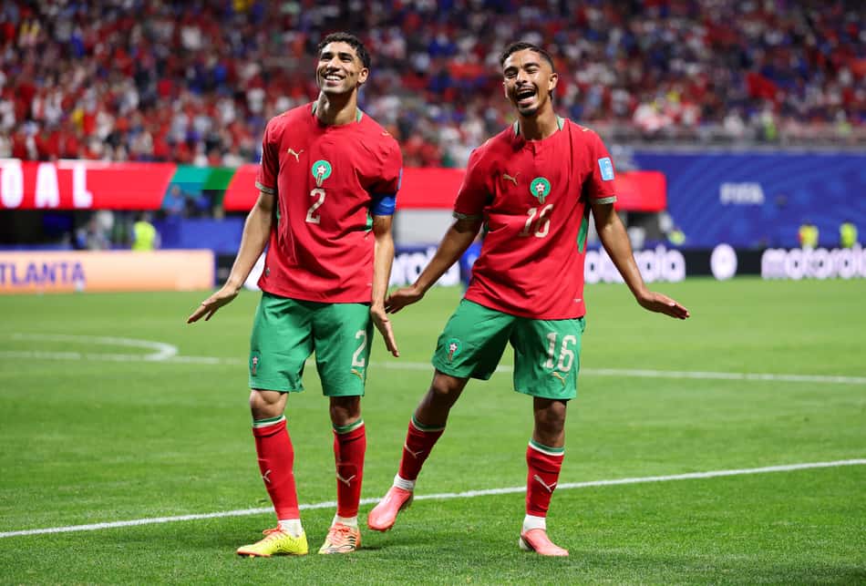 Yassine faz comemoração de pinguim com Hakimi após gol de Marrocos