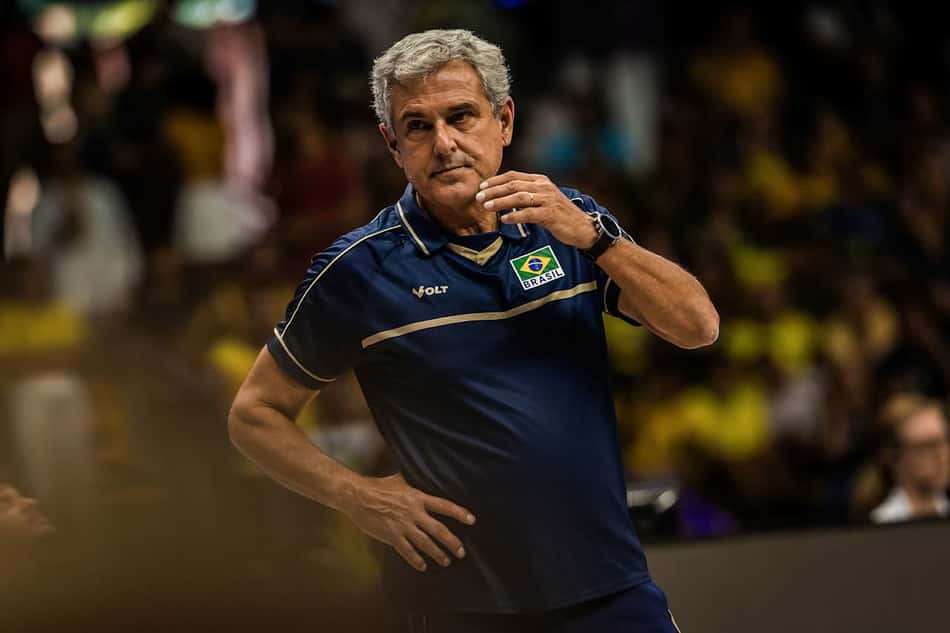 Zé Roberto em Brasil x Itália pela semana 1 da VNL 2026 (Foto: Volleyball World)