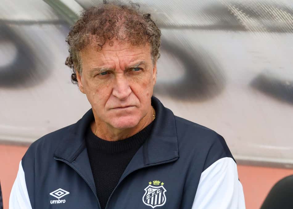 Cuca durante amistoso do Santos no Pacaembu. (Foto: Ekobanpress/Folhapress)