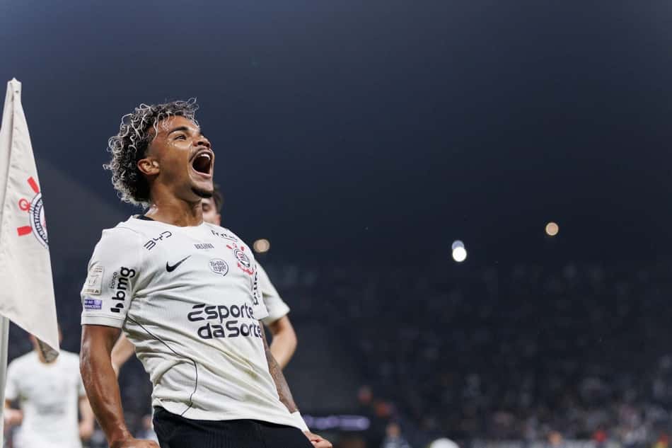 Kaio César celebrando o primeiro gol dele marcado na Arena.