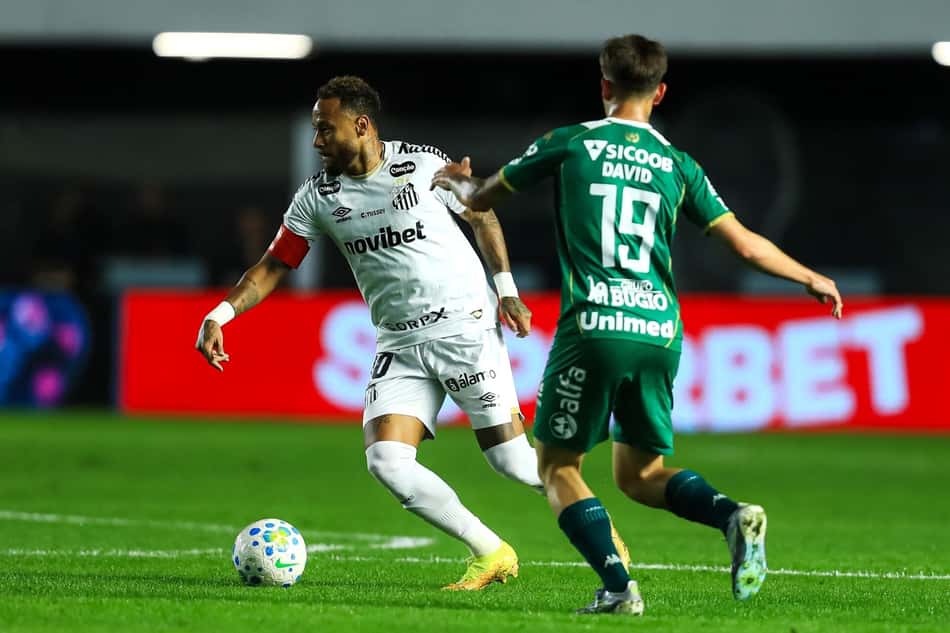 Neymar Jr., autor de dois gols, no empate do Santos contra a Chapecoense na Vila Belmiro.