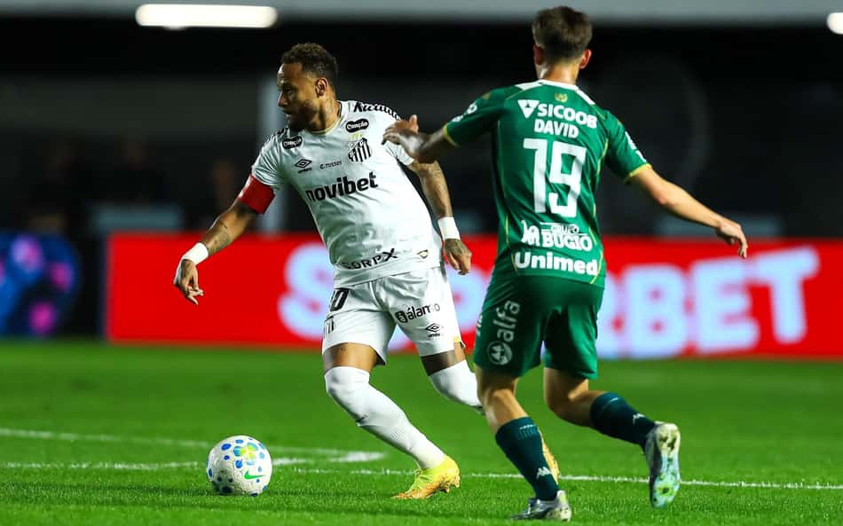 Neymar Jr., autor de dois gols, no empate do Santos contra a Chapecoense na Vila Belmiro.