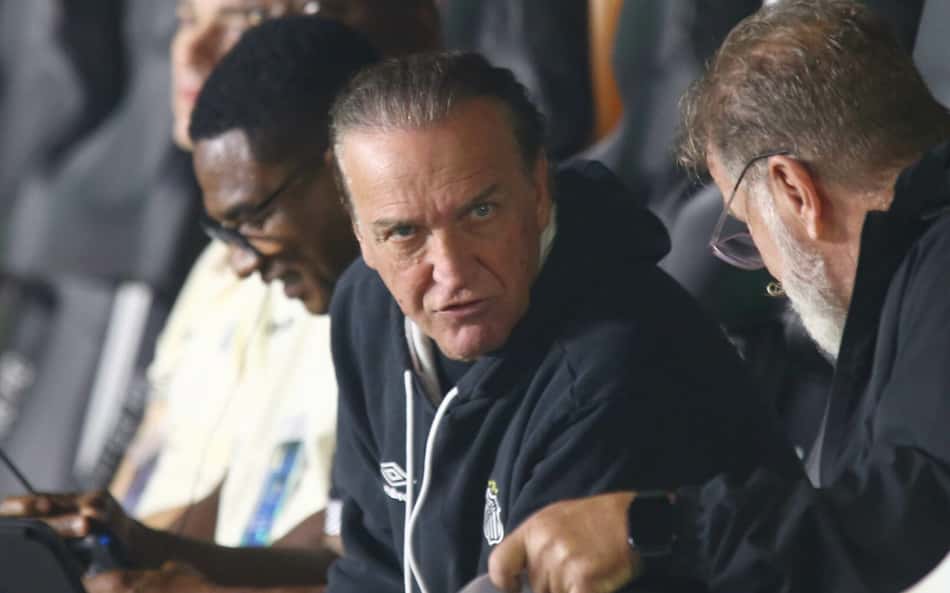 Cuca no comando do Santos no duelo contra a UCV, na Vila Belmiro. (Foto: Raul Baretta/ Santos FC)