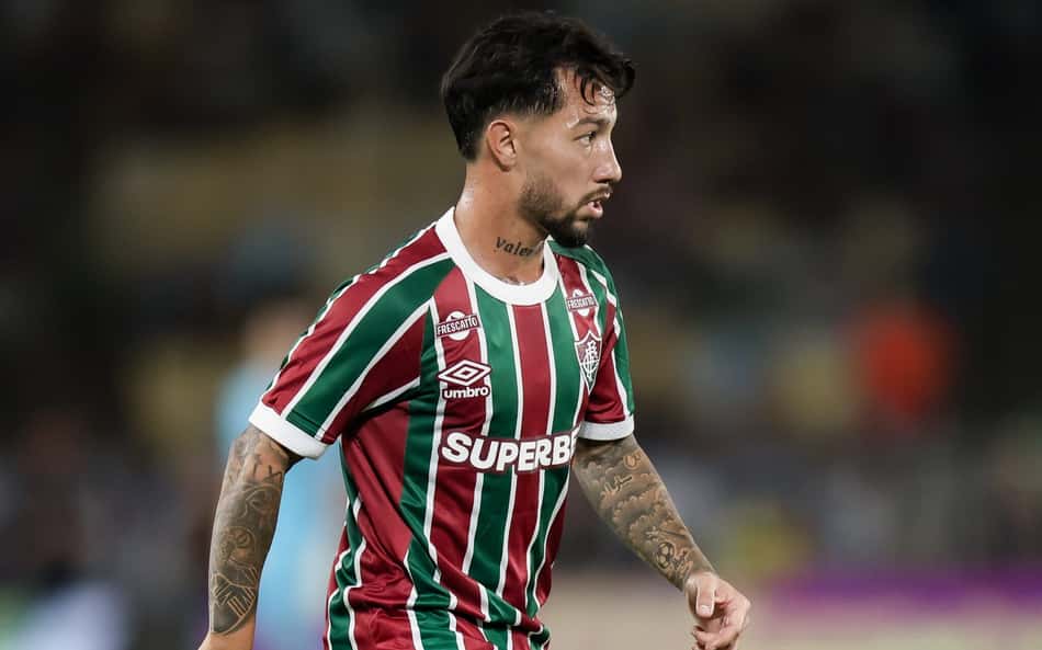 Fluminense reforça perfil experiente do elenco com renovação de Lucho Acosta