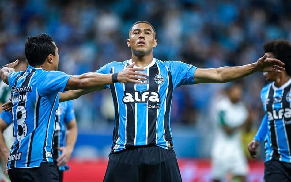 Carlos Vinicius marcou o segundo gol do Grêmio (Foto: Lucas Uebel/Grêmio FBPA)