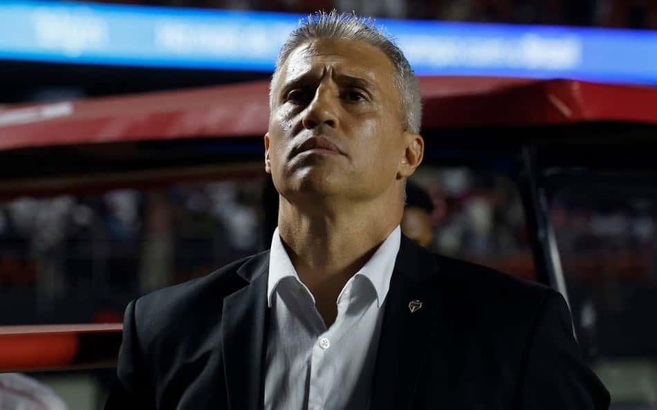 Ex-técnico do São Paulo, Crespo é anunciado por novo clube