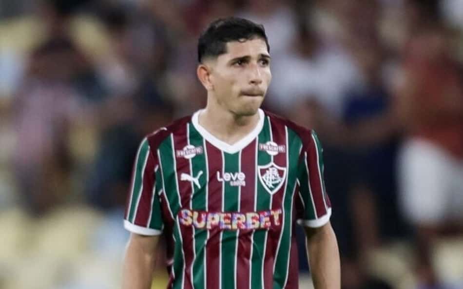 Ganso e Savarino em cobrança de falta pelo Fluminense (Foto: Marcelo Gonçalves/ Fluminense FC)