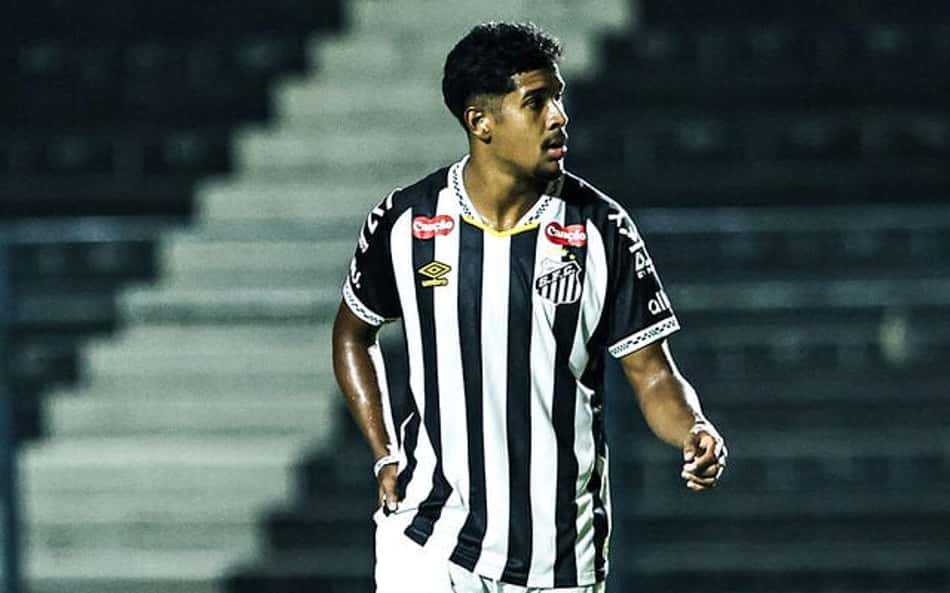 Ananias celebra primeiro gol no profissional do Santos: 'Sensação incrível'
