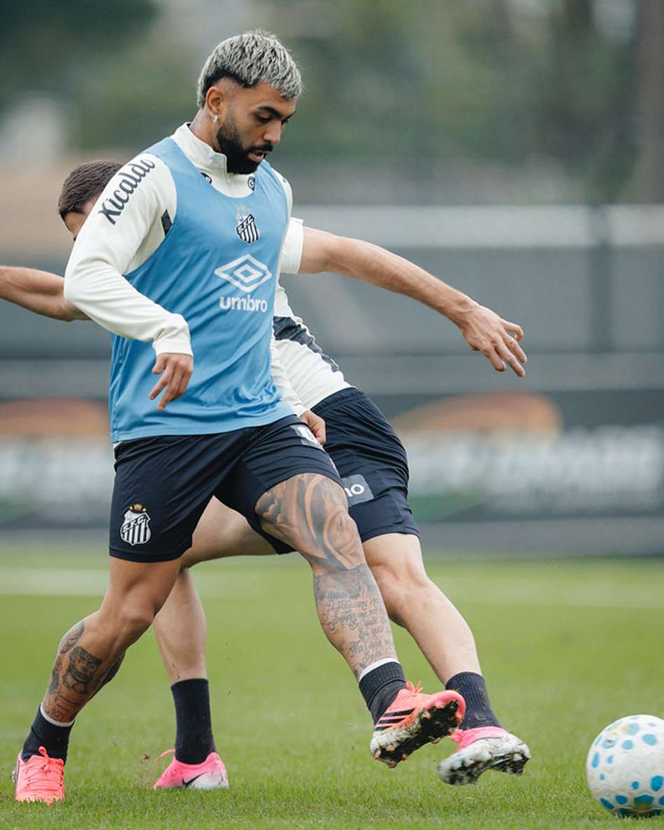 Gabriel Barbosa durante treino do Santos no CT Rei Pelé. (Foto: Raul Baretta/ Santos FC)