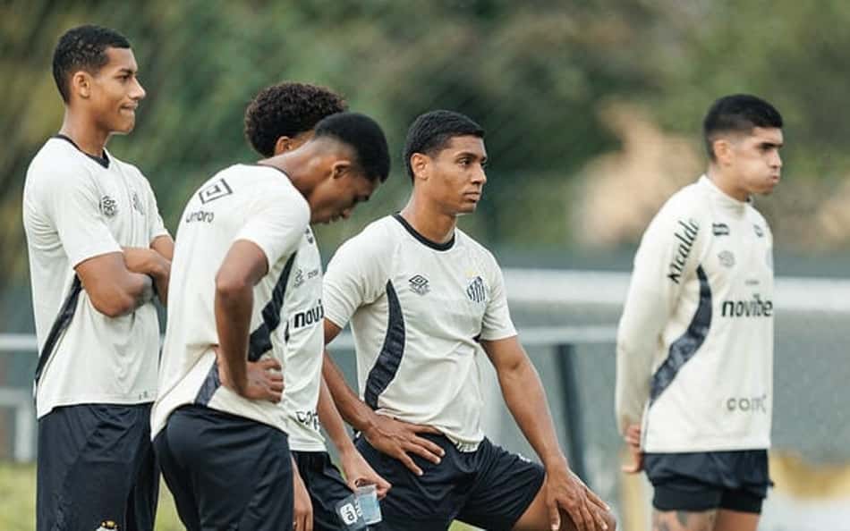 Santos finaliza preparação para amistoso no CT Rei Pelé com treino tático
