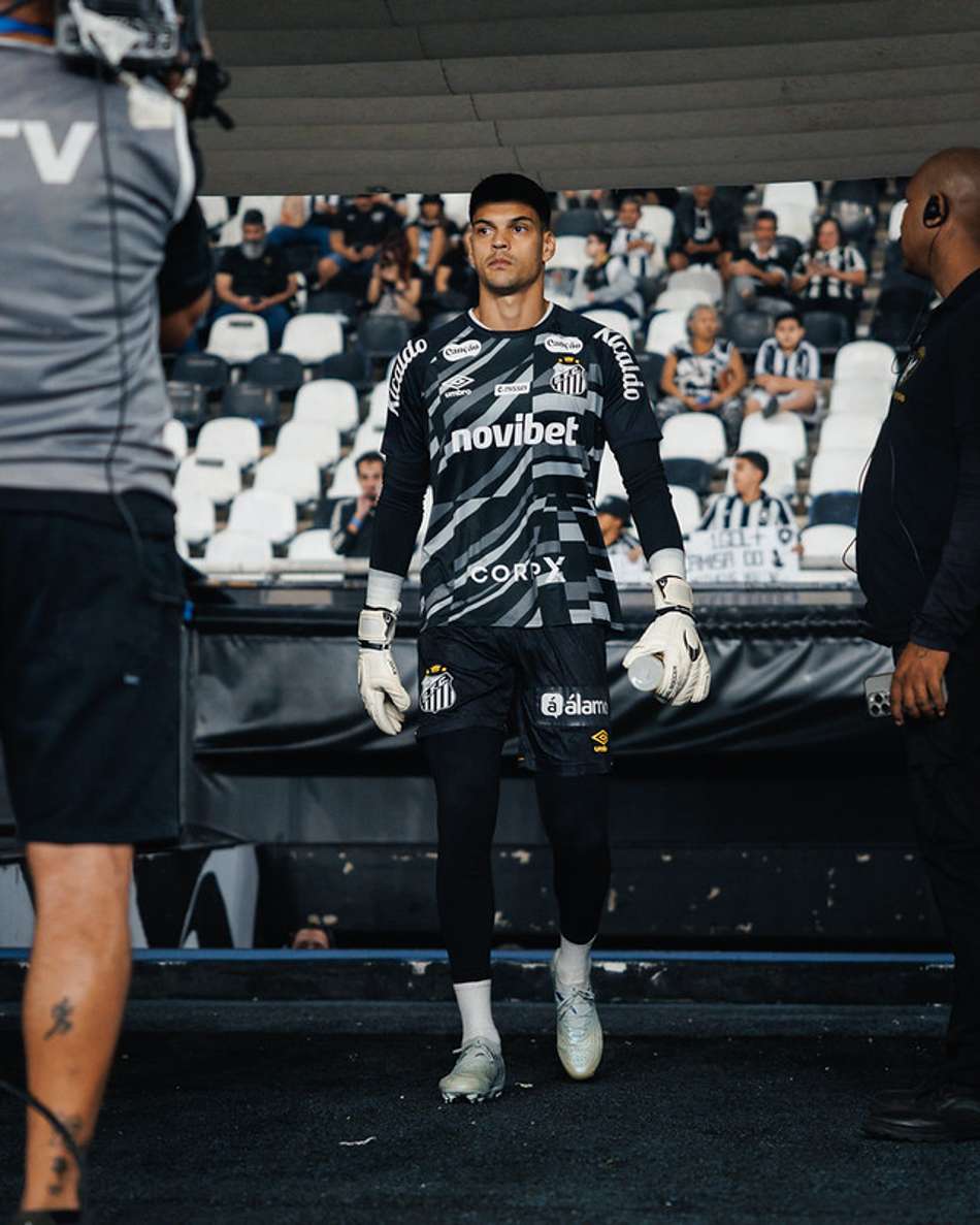 Gabriel Brazão no Estádio Nilton Santos, no Rio de Janeiro. (Foto: Raul Baretta/ Santos FC)