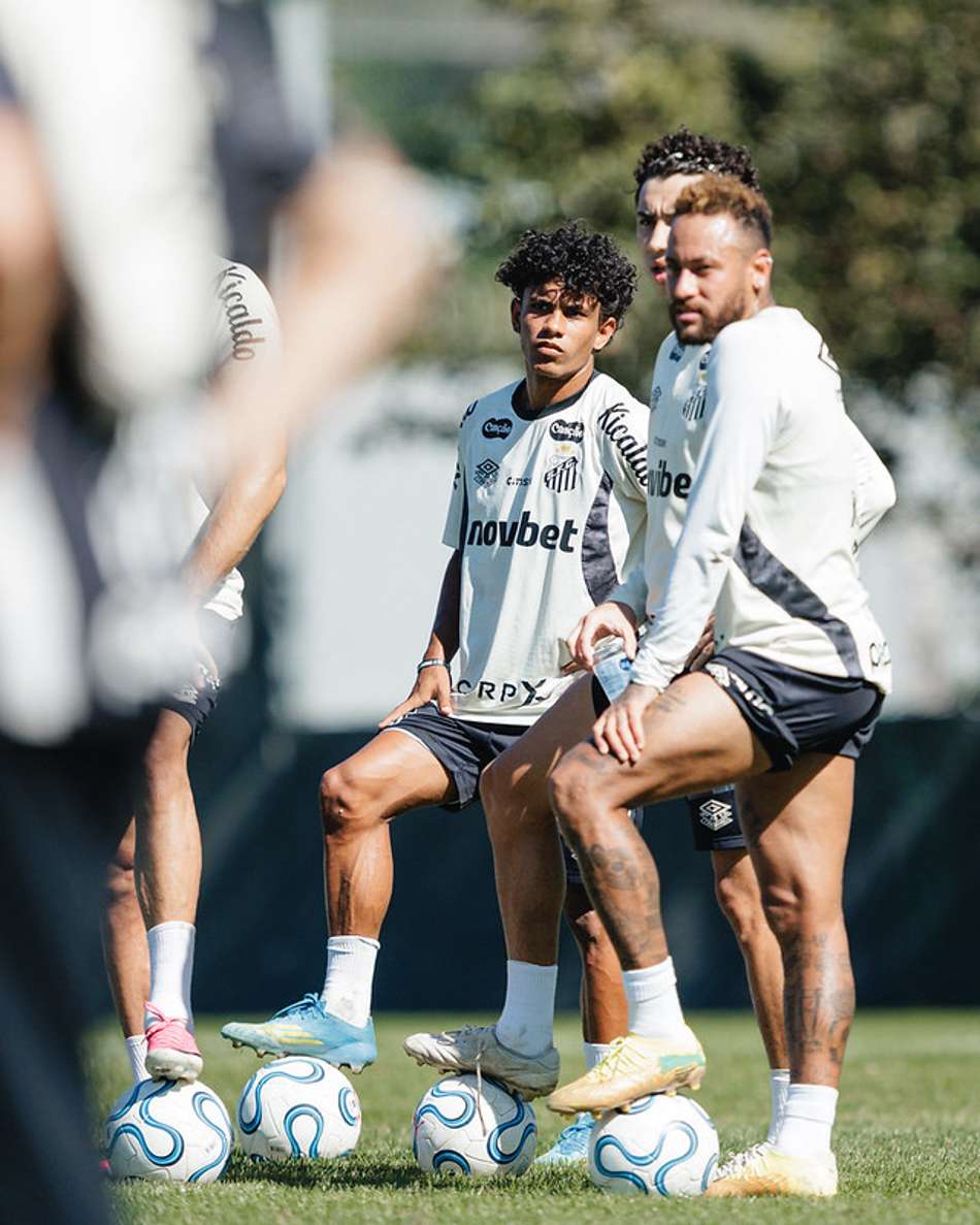 Neymar durante treino do Santos neste sábado (18), no CT Rei Pelé. (Foto: Raul Baretta/ Santos FC)