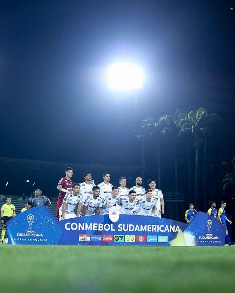 Elenco do Santos diante da UCV, na Venezuela. (Foto: Reinaldo Campos/ Santos FC)