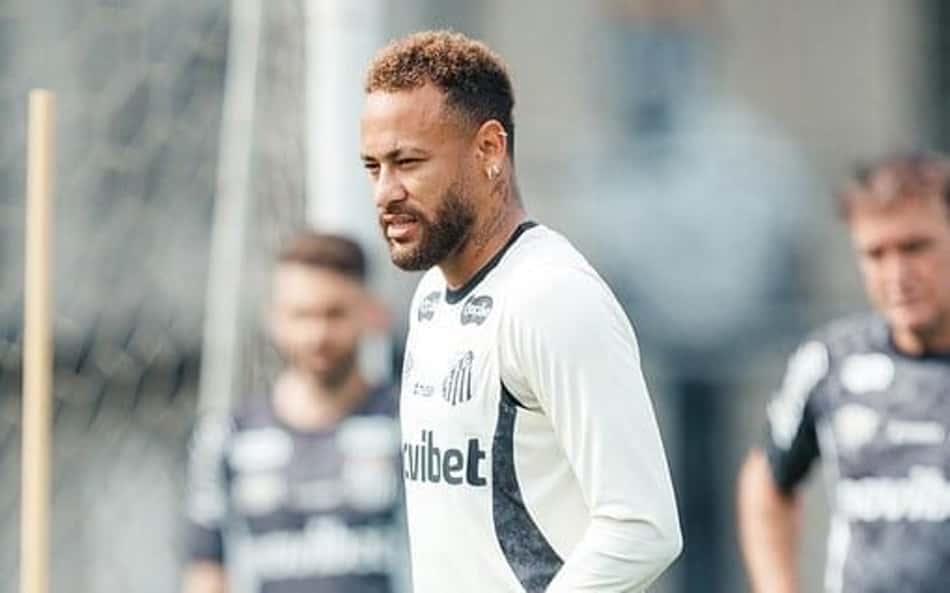 Neymar treina no CT Rei Pelé visando duelo contra Chapecoense. (Foto: Raul Baretta/ Santos FC)