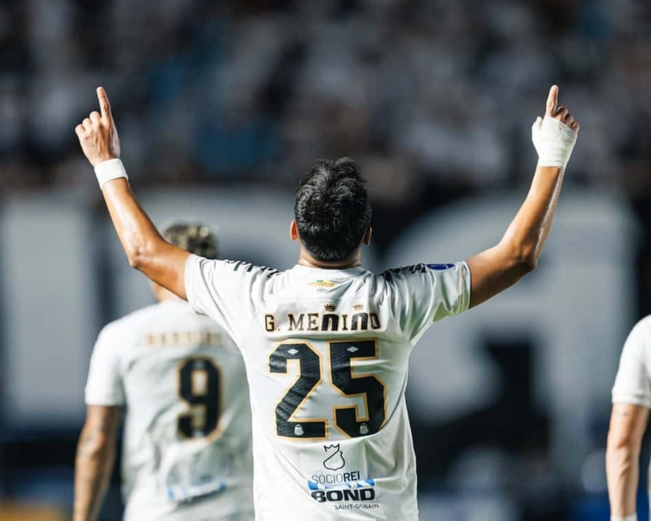 Gabriel Menino comemora gol do Santos na Vila Belmiro. (Foto: Raul Baretta/ Santos FC)