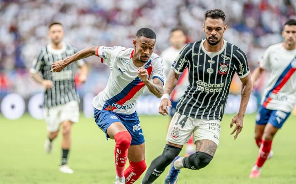 Ademir e Raniele durante Bahia x Corinthians no Brasileirão