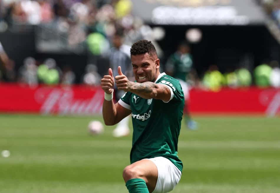 Paulinho comemora gol em Palmeiras x Botafogo (Foto: FRANCK FIFE / AFP)