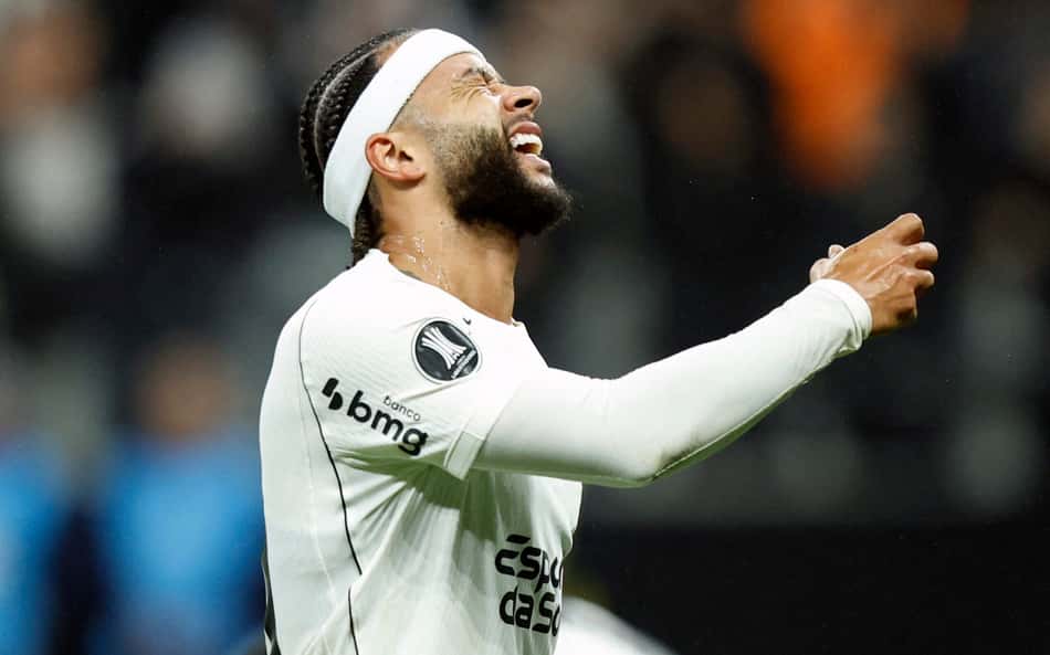 Memphis Depay Corinthians x Platense (Foto: Miguel Schincariol / AFP)