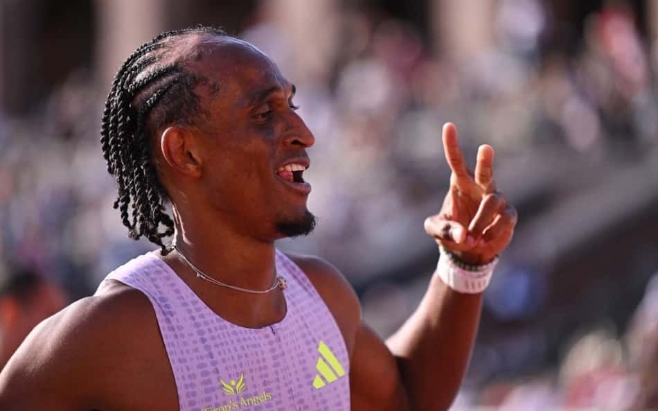 Alison dos Santos, o Piu, celebra mais uma vitória na Diamond League (Foto: Jonathan Nackstrand / AFP)