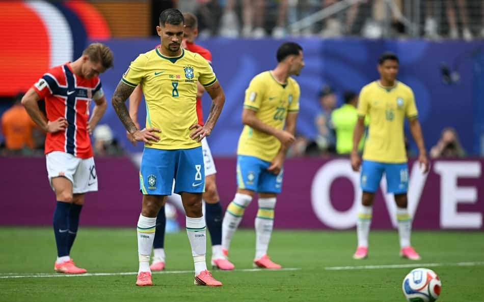 Bruno Guimarães se desculpa por pênalti perdido em queda do Brasil: 'Tinha estudado o goleiro'
