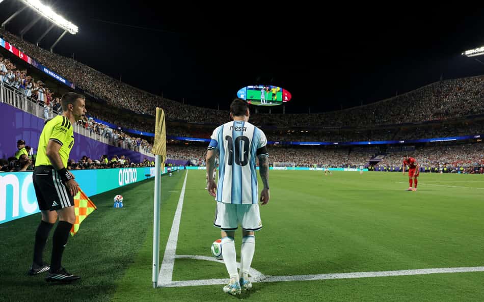 Rival inédita: Inglaterra é a única campeã mundial que Messi nunca enfrentou