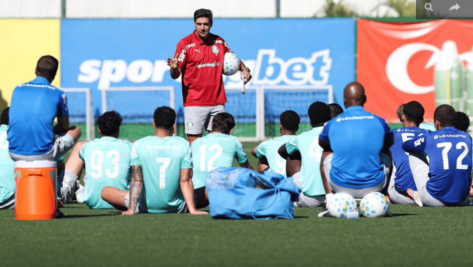 Abel Ferreira comanda treino do Palmeiras