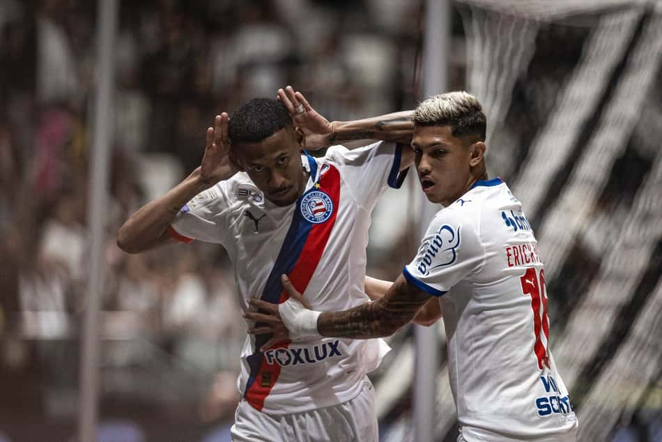 Ademir comemora gol do Bahia (Foto: Luciano Brew/Agencia Enquadrar/Folhapress)