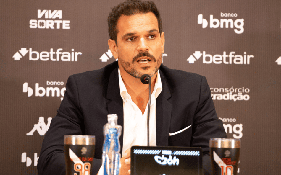 Diretor Executivo do Vasco, Admar Lopes, durante entrevista coletiva