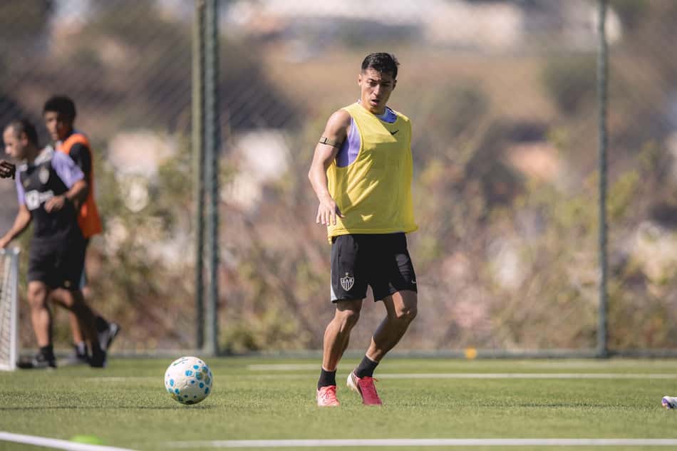 Alan Franco treinamento (Foto: Pedro Souza / Atlético)
