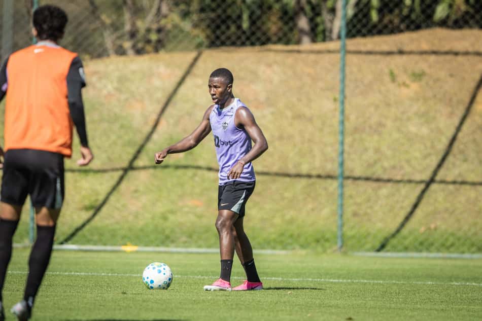 Alan Minda treinamento Atlético (Foto: Pedro Souza / Atlético)