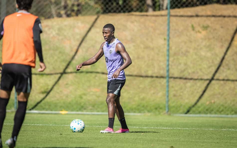 Alan Minda treinamento Atlético (Foto: Pedro Souza / Atlético)