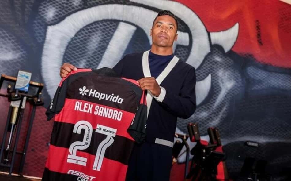 Alex Sandro renova contrato com o Flamengo até 2027; veja detalhes