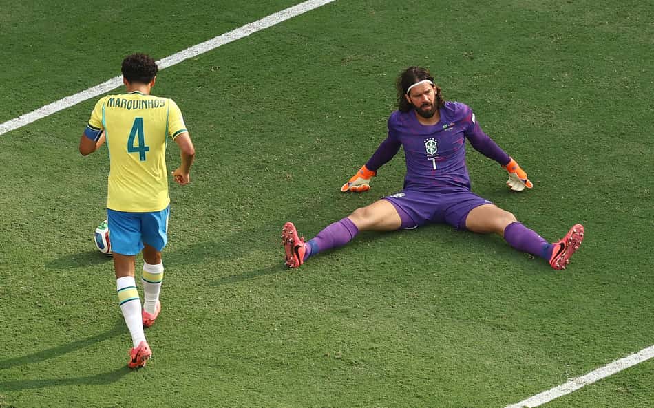 Alisson vê Brasil com volume para vencer e defende Bruno Guimarães