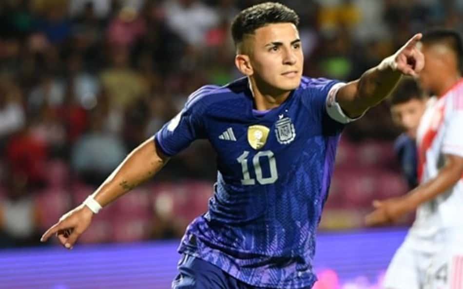 Almada comemora gol pela seleção argentina